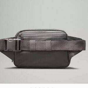 lululemon cross body bag 2L Price firm